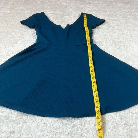 Trixi tetxtured teal fit and flare dress, size 3 - Picture 4 of 9